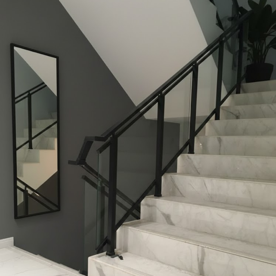 Merdiven cam korkuluk sistemi